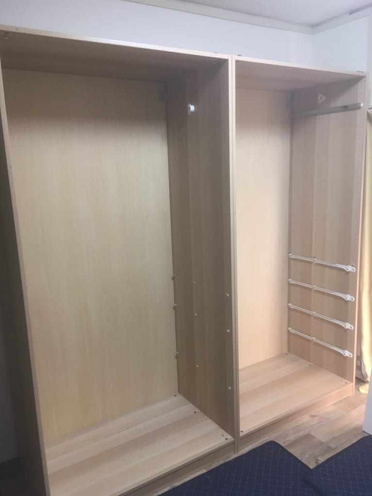 引越し業者さんが解体したというIKEA PAXワードローブを組んできました 