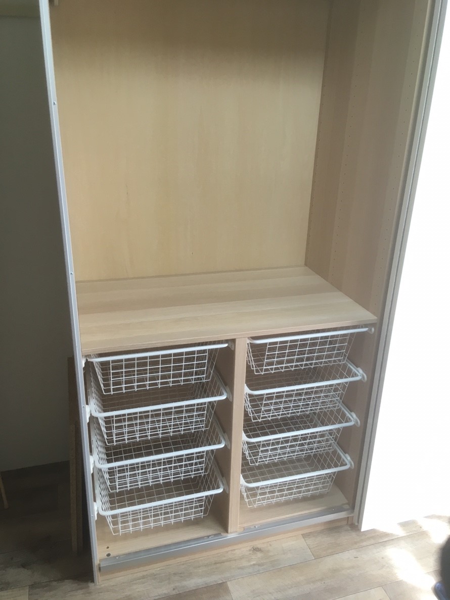 引越し業者さんが解体したというIKEA PAXワードローブを組んできました 
